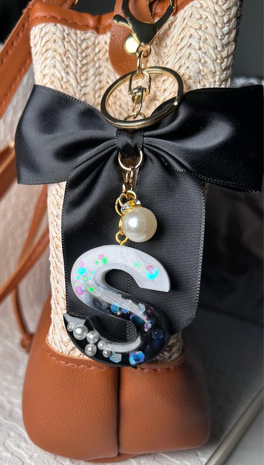 Letter keychain with bow