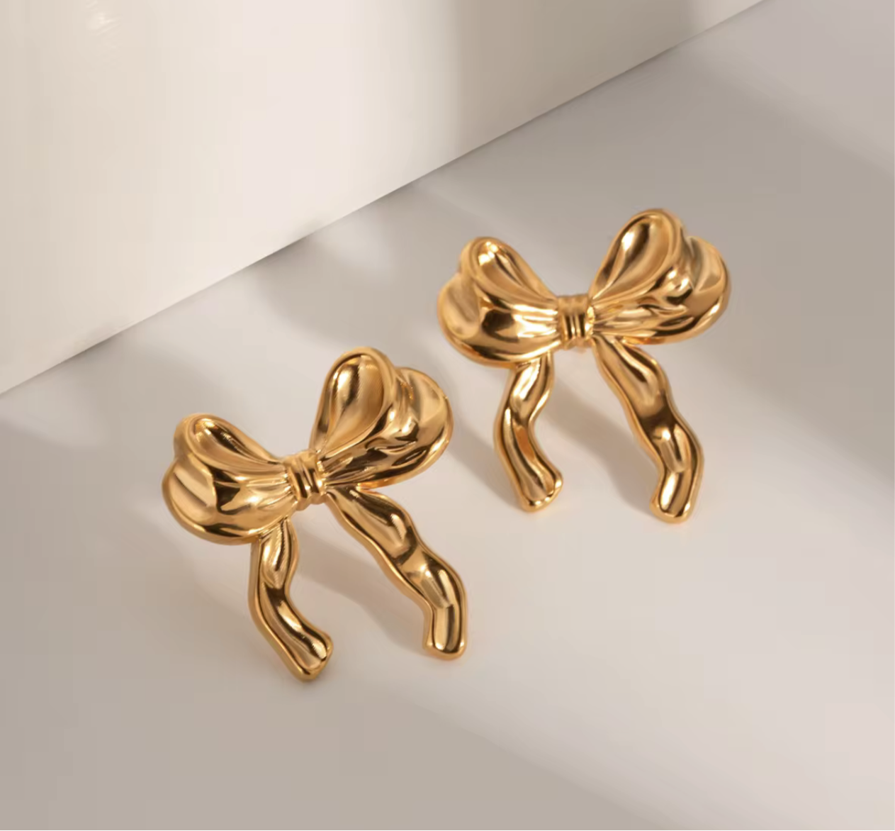 Chunky 18k Gold Plated Bow Earrings - Hypoallergenic - Water resistant